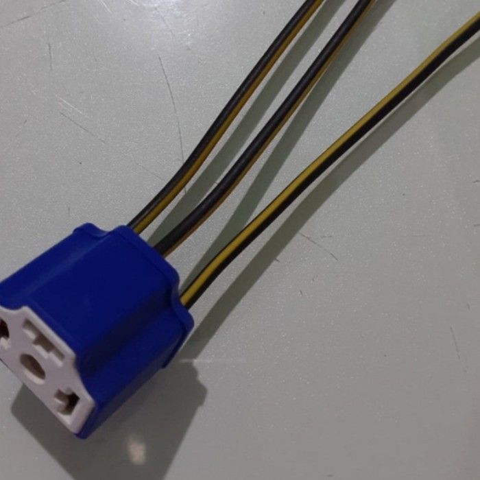 Soket Lampu H4
untuk semua mobil Toyota Isuzu Suzuki Mitsubishi Honda