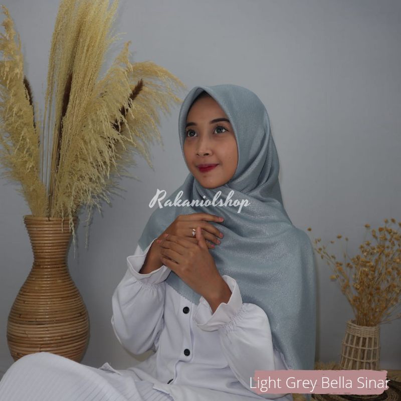 Hijab segiempat Nur Sinar Bella Sinar Lasercut Azara Kerudung Shinar Glamour-LightGrey BellaSinar