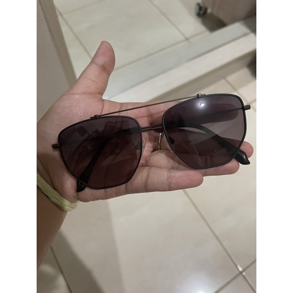 illustro sunglasses/kaca mata hitam original optik melawai (USED)