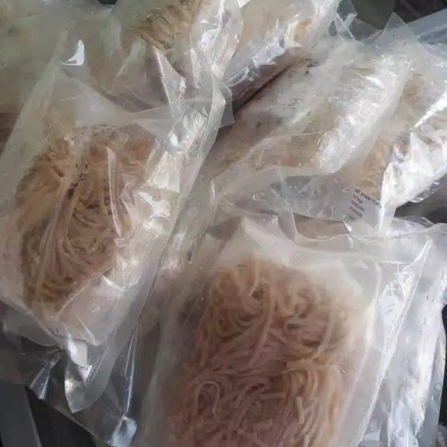 

Mie Ayam Plus Ayam dan Bumbu