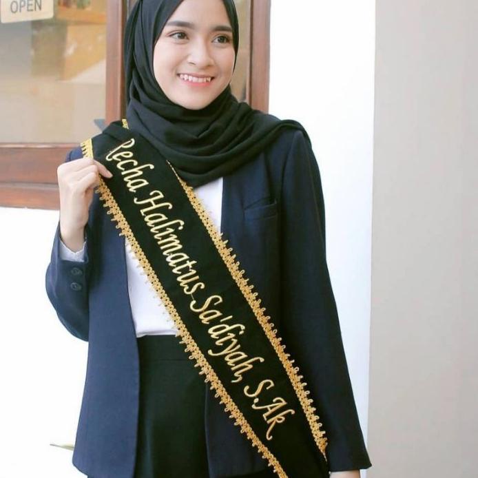 Selempang Wisuda Bludru Renda