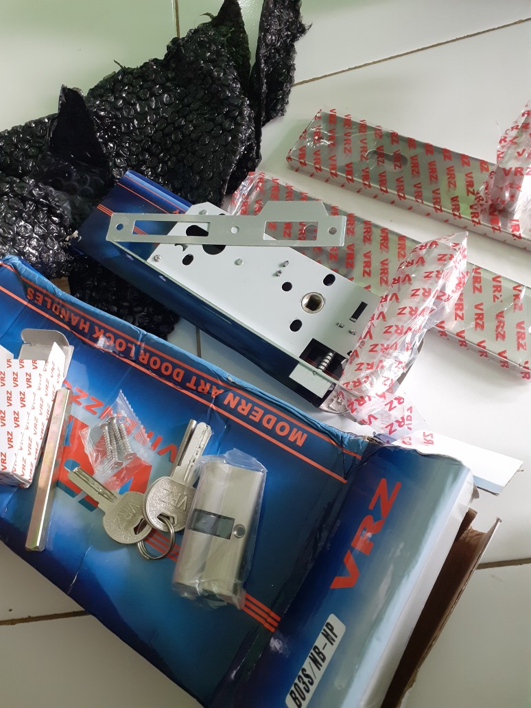 Handle Set Kunci Pintu Rumah Minimalis Kotak Sn/putih Besar