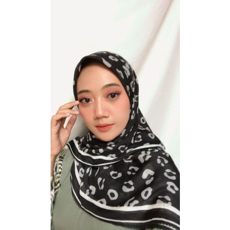 HIJAB VOAL MOTIF LEOPARD