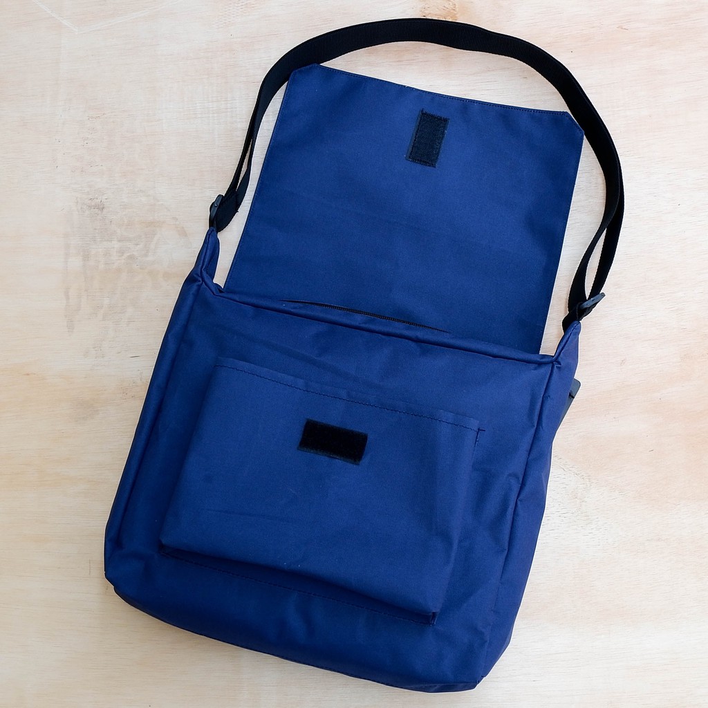 Tas Selempang Warna Navy