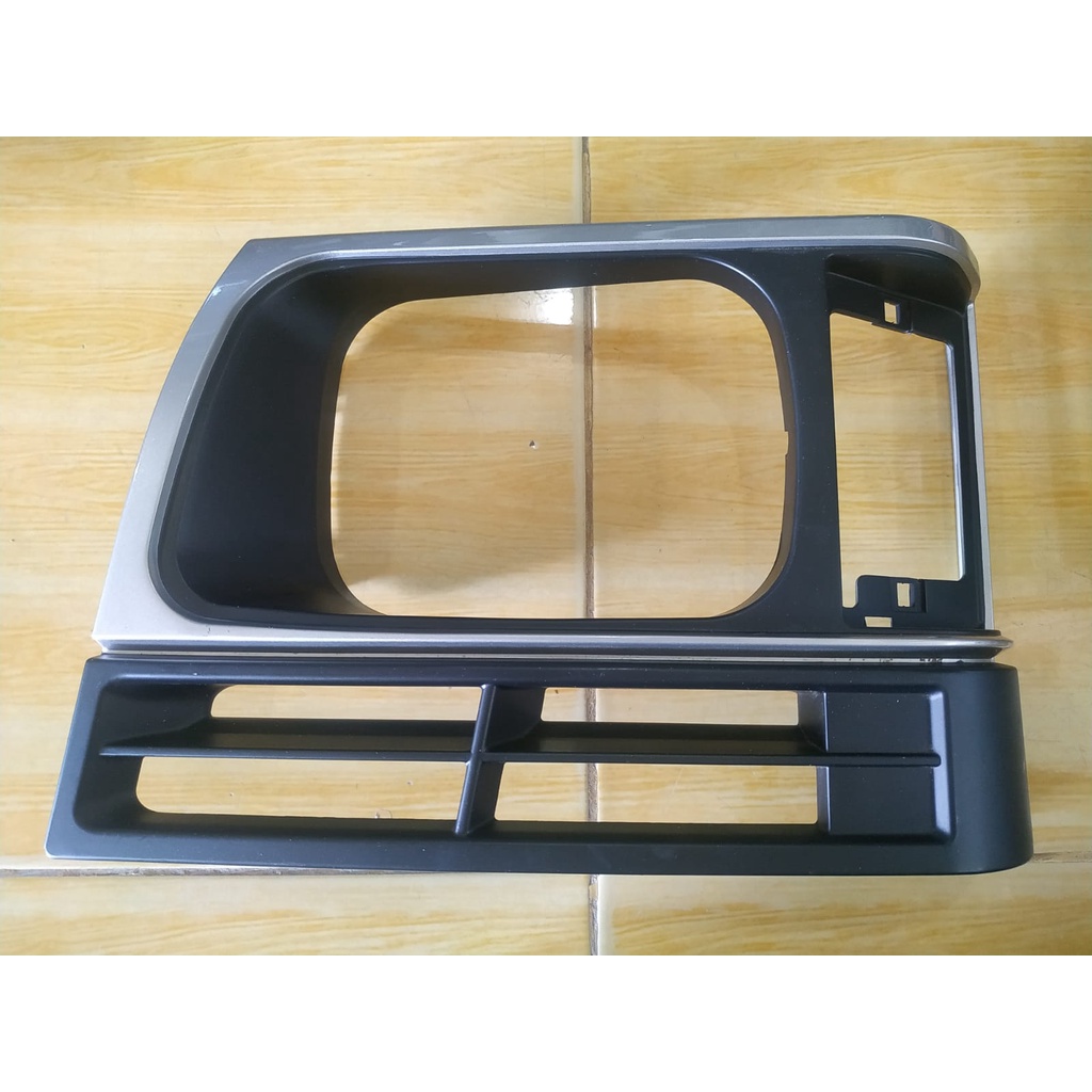Bezel ring lampu Mitsubishi L300 sebelah kiri ori lelangan
