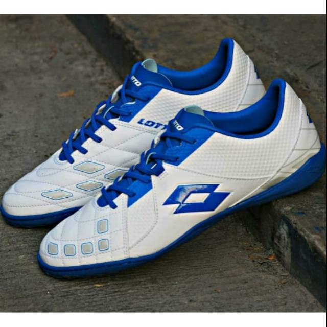 Sepatu futsal lotto squadra
