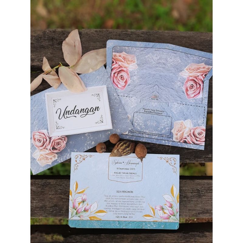 undangan amplop foil emas