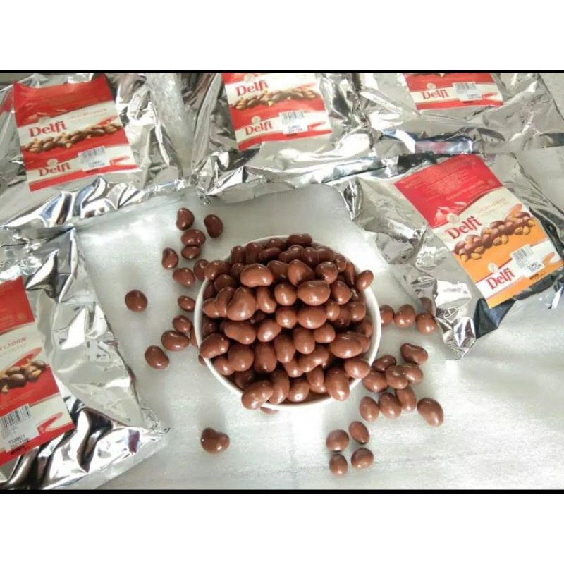 

Coklat Delfi Almond Ori