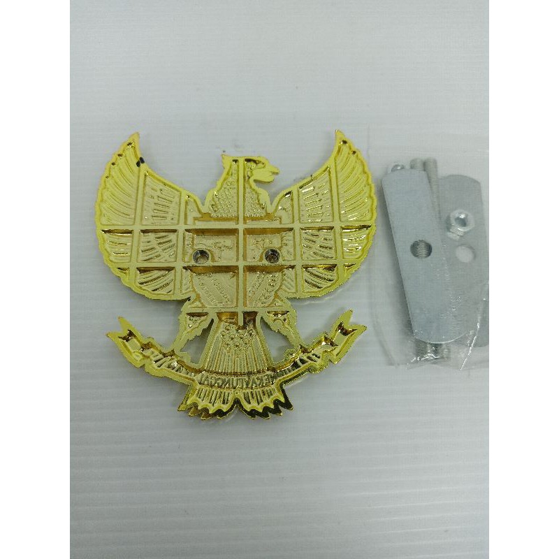 Logo Emblem stiker Lambang Garuda Pancasila warna emas bahan aluminium+breket mobil depan/belakang