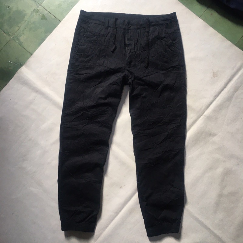 celana jogger uniqlo-pria/cowok-bekas/second original-size 36-38