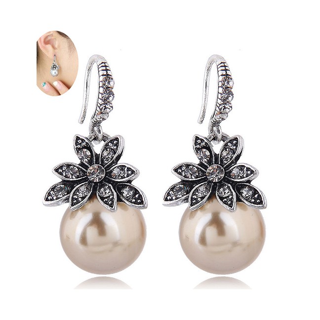 LRC Anting Gantung Fashion Flower Pearl Earrings A5801X