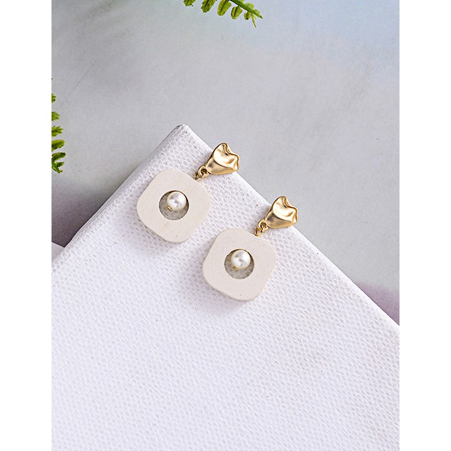 LRC Anting Tusuk Fashion Gold Pearl Ear-rings F59791