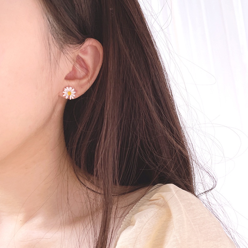 [925Perhiasan Perak] Influencer Mori Style Daisy Earrings Perempuan Sterling Silver Versi Korea Segar Sederhana Anting Bunga Kecil ins Gaya Anting