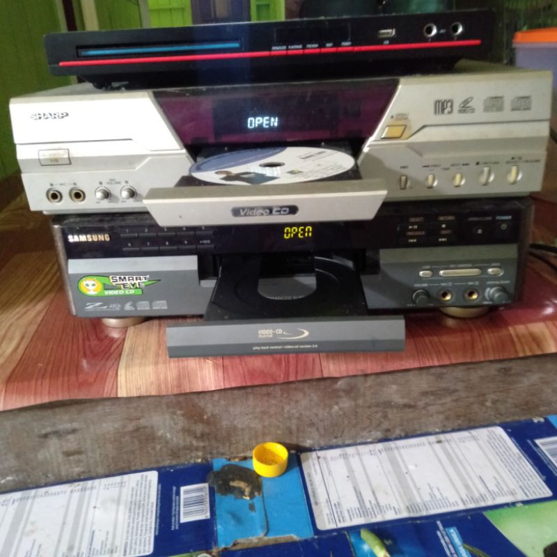 CD player Samsung dan sharp (bekas)