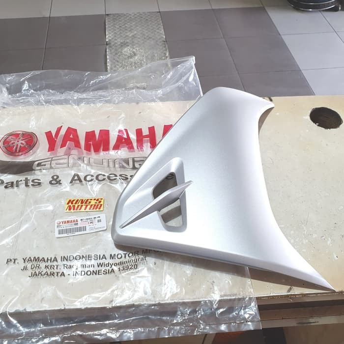 SAYAP AEROX 125 KANAN SILVER ASLI YAMAHA