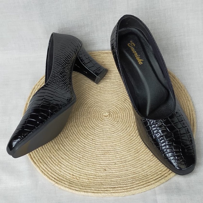Sepatu Pantofel Hitam Wanita High Heels 7cm Size 35-43 Eramsis 023 CC