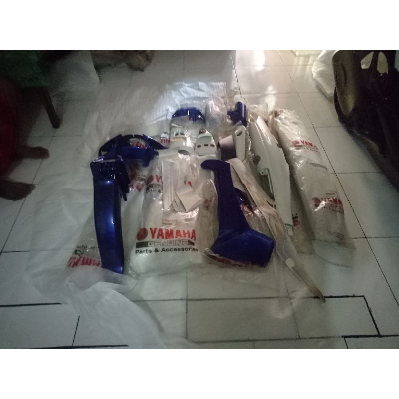 cover body full set halus Yamaha fizr f1zr warna biru putih 2003 2004 2005  GE original nos