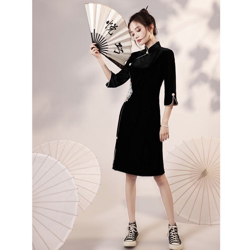 Golden velvet cheongsam 2022 new spring youth Black Retro improved short Chinese style dress for wom