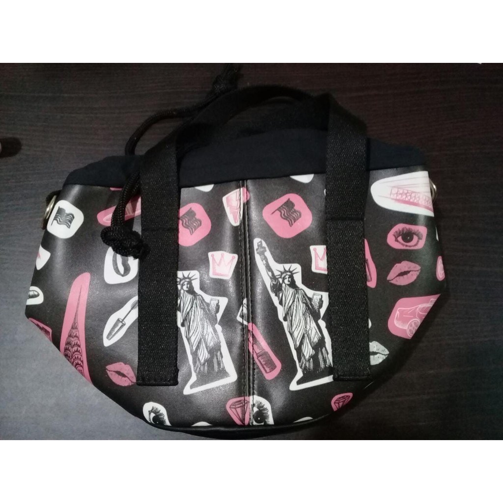 

Tas Hitam (HADIAH) ☘️Yuri Kosmetik☘️