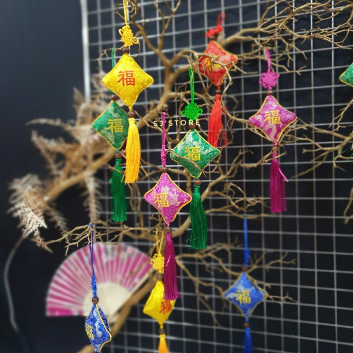 

Aksesoris hiasan gantungan hampers imlek