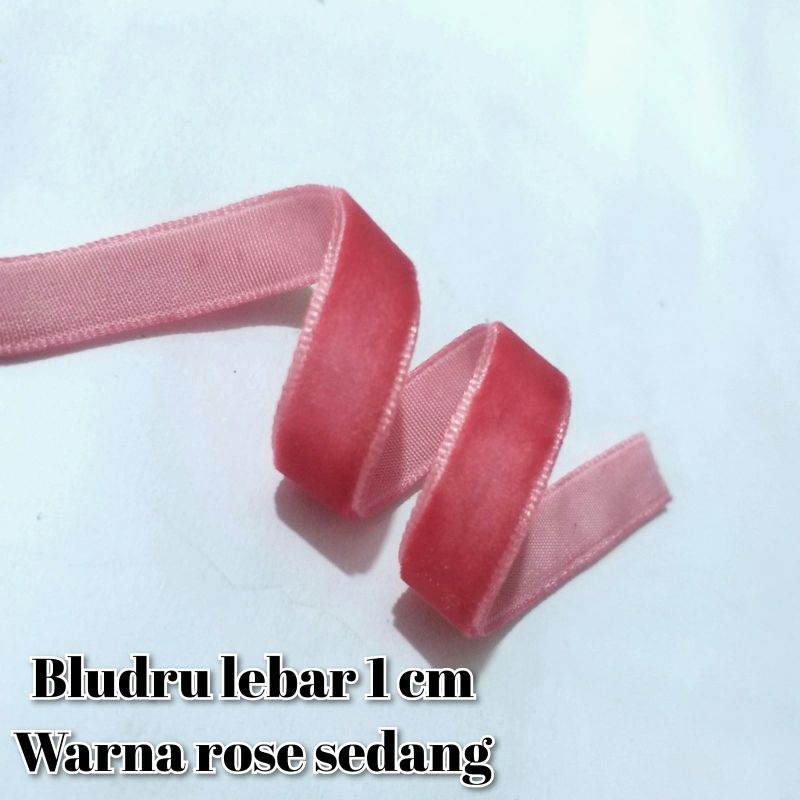 

per meter,pita bludru warna rose sedang lebar 1 cm