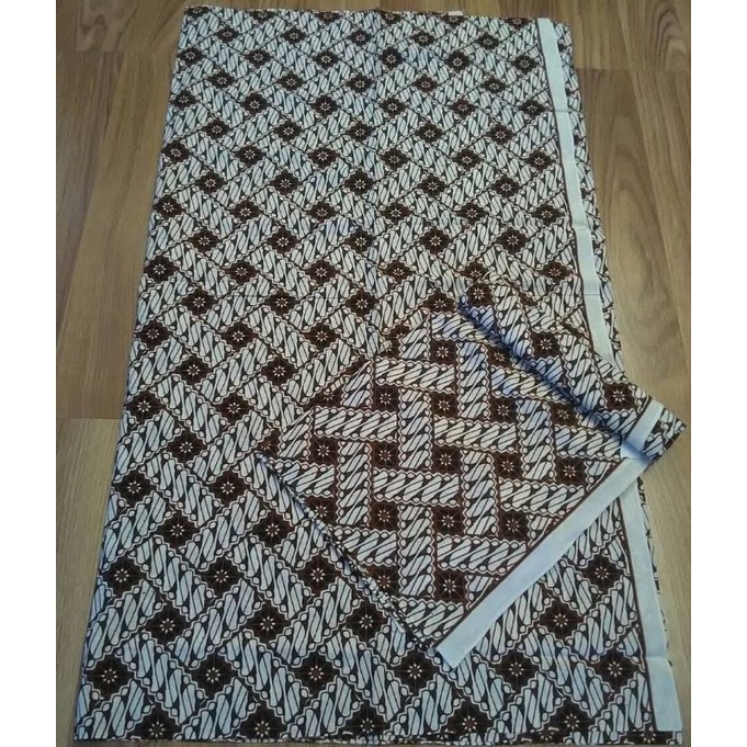Kain Batik Parang Gedhek dasar putih