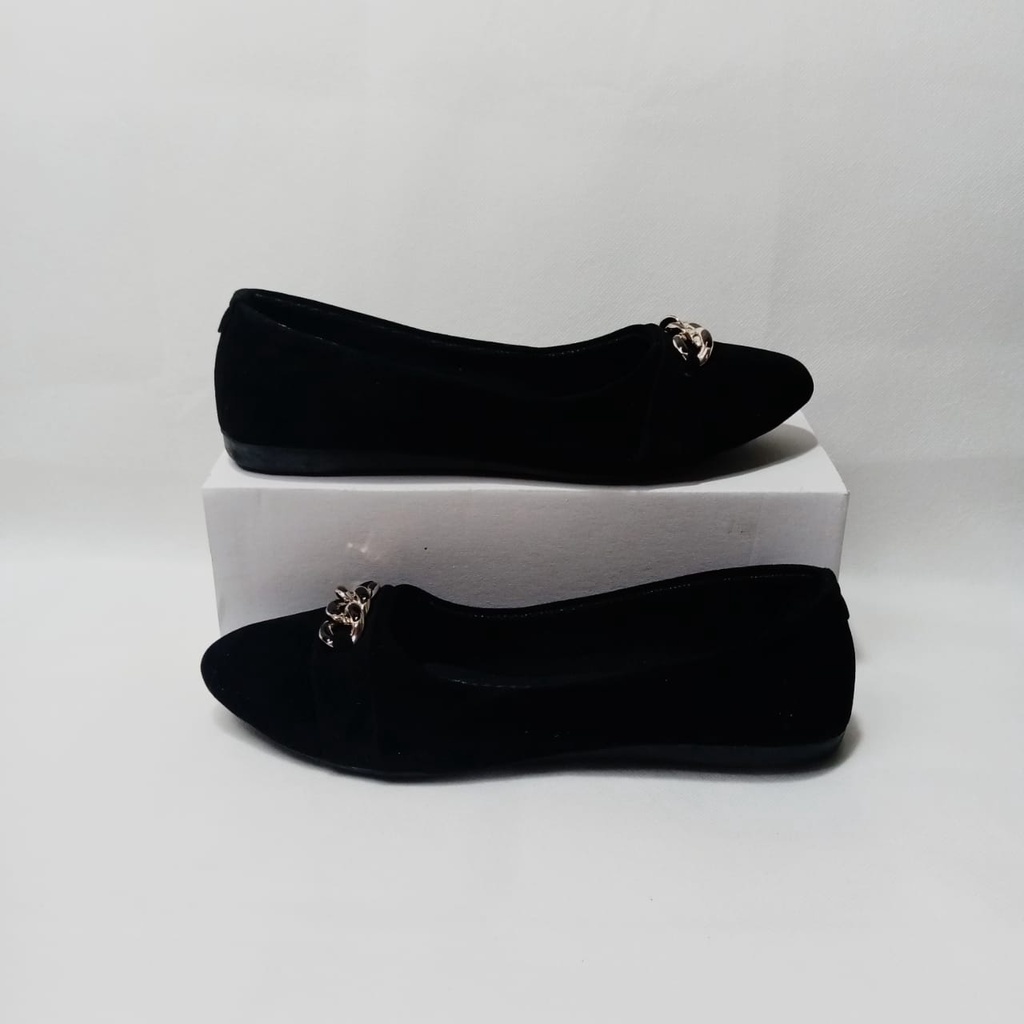 Sepatu balet wanita simple kekinian flatshoes sol karet viral 2022 sepatu hitam variasi rantai emas