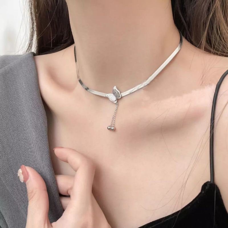 Kalung Titanium Cewek Simple Model Kupu