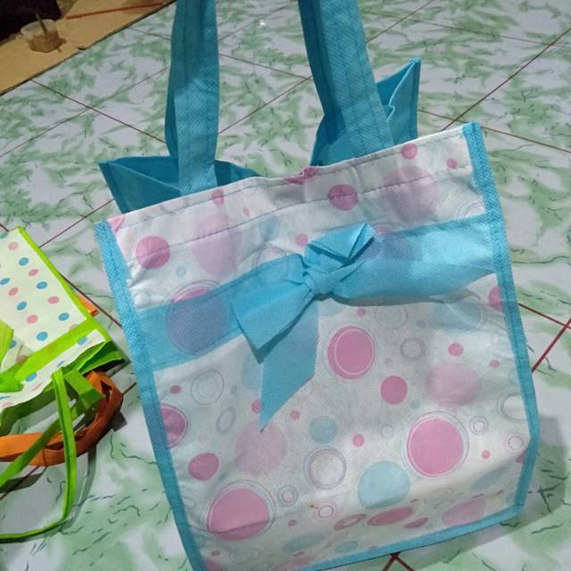 

tas hajatan persegi ukuran box 20x20 + box snack kecil..