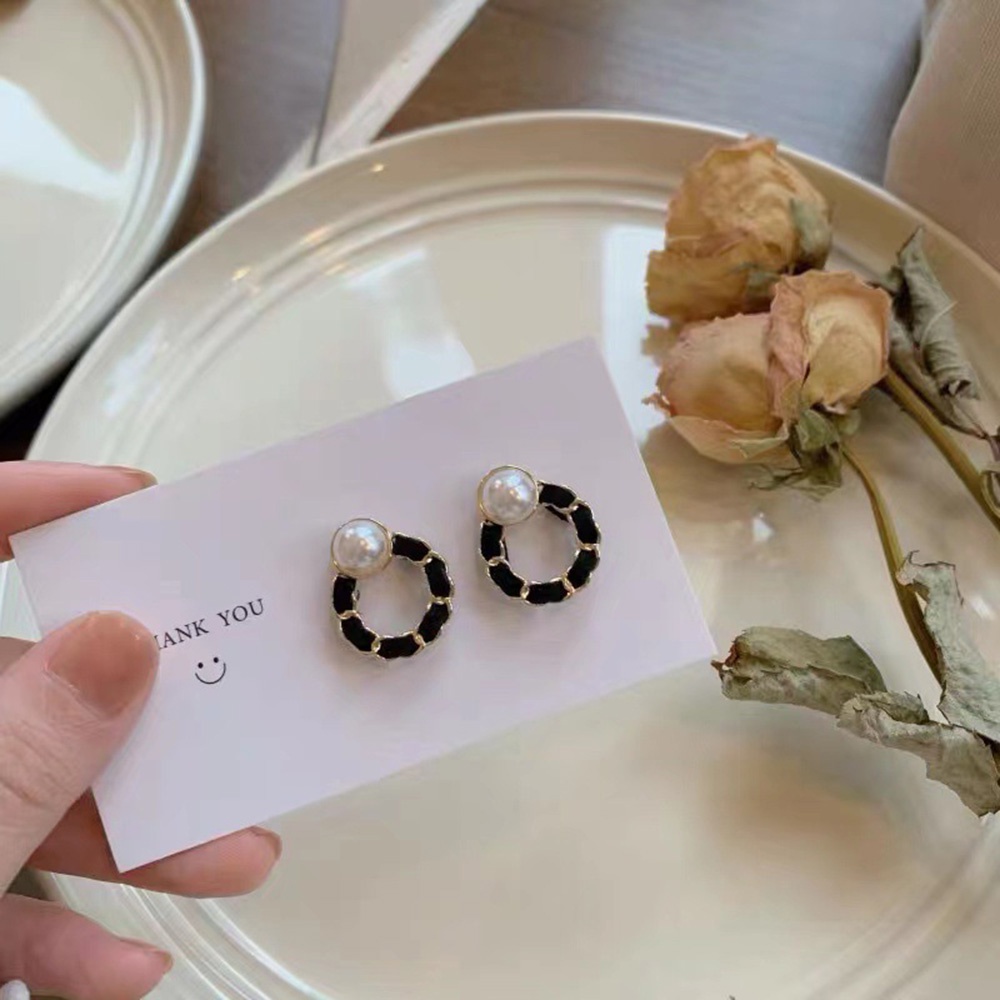 1 Pasang Anting Stud Rantai Mutiara Bentuk Bulat Gaya Vintage Untuk Wanita