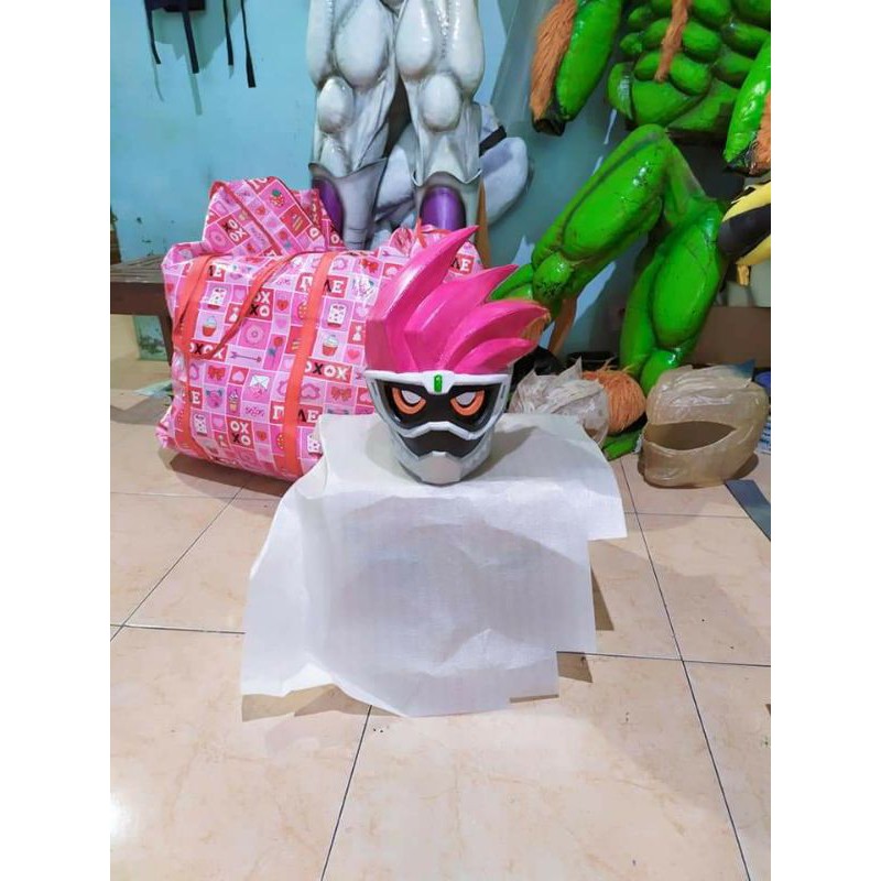 Helm Kamen Rider Ex-Aid