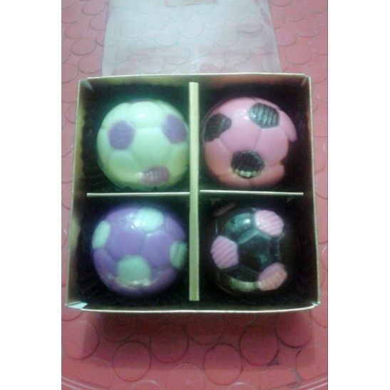 

COKELAT PRALINE SEKAT 4 BOLA