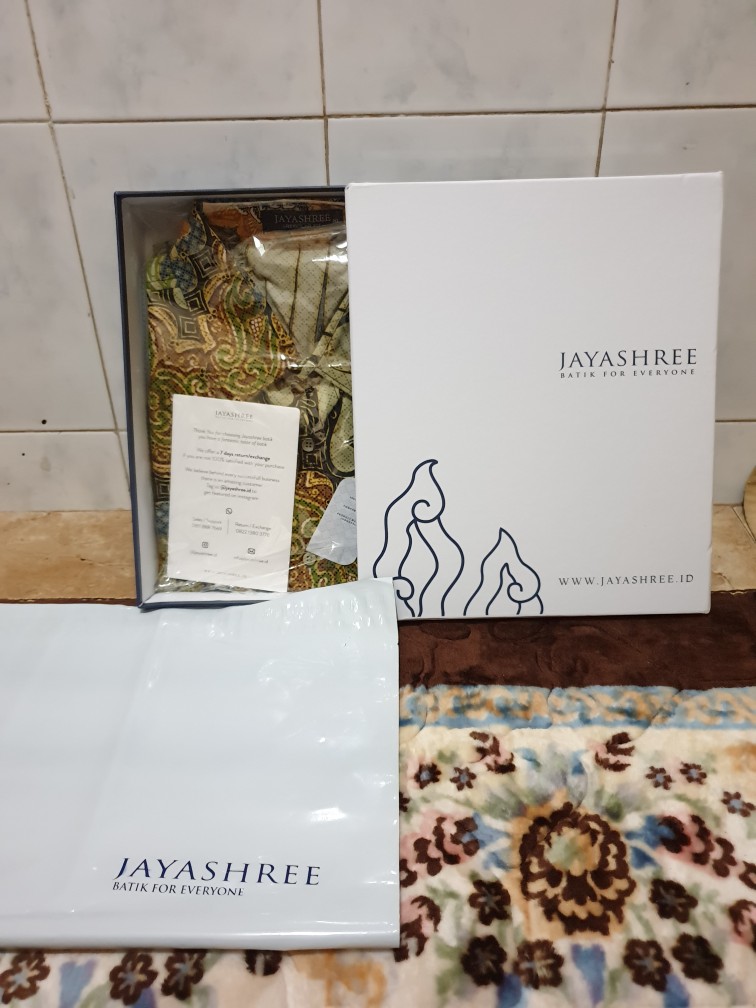 Jayashree Batik Regfit Gatha Short Sleeve