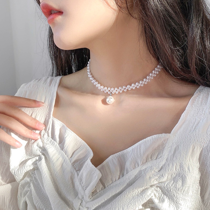 Aksesoris fashion wanita versi korea dari kalung mutiara yang simpel dan elegan