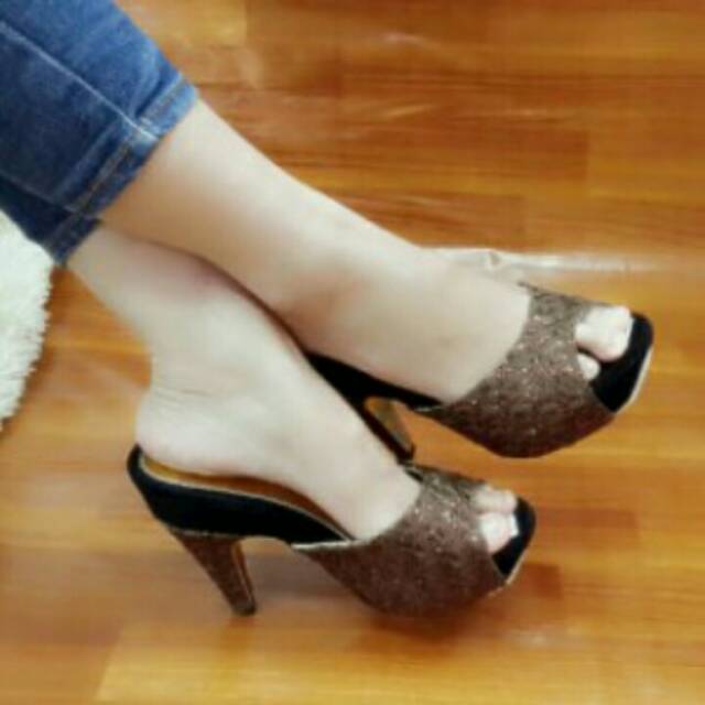 Sendal heels coklat