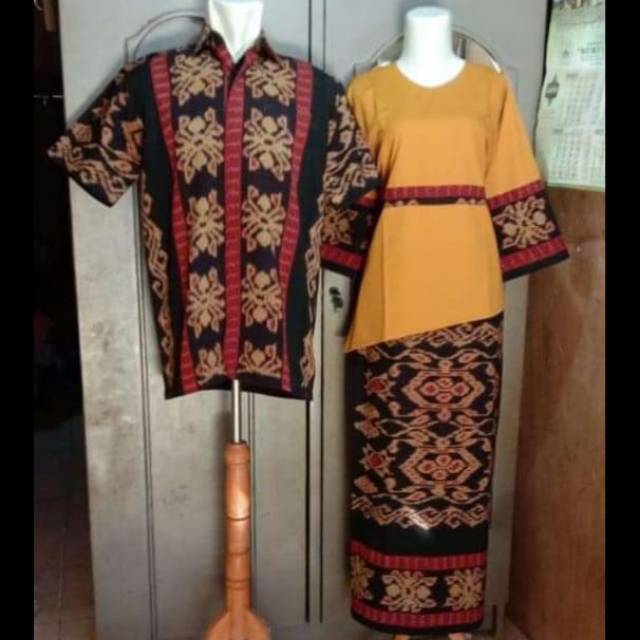 Satu set cople baju tenun motif kupang