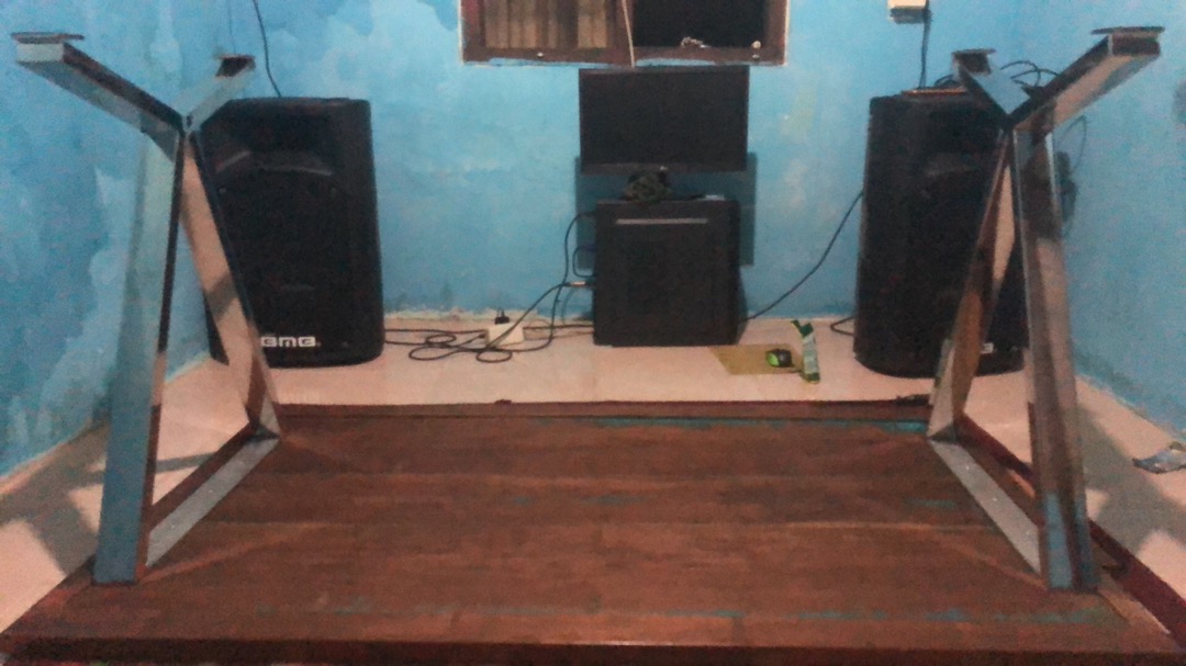 Kaki Meja Stainless Gold / Meja Gold