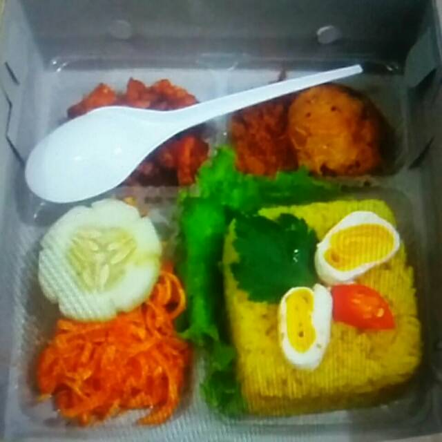 

Paket nasi kuning