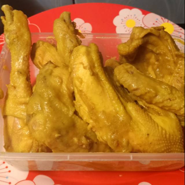 

Ayam Ungkep Bumbu Kuning / Ayam Goreng ( 2 Paha 2 Dada )