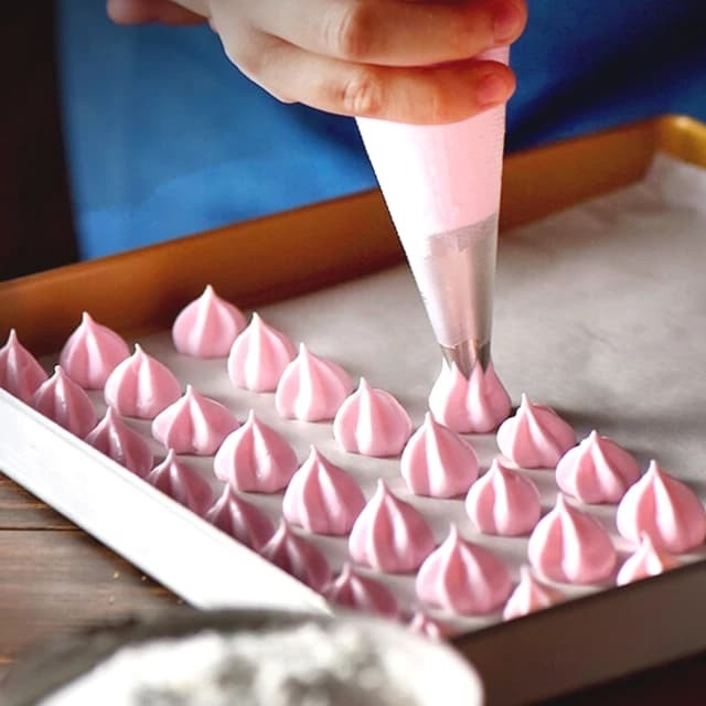 

KUE-PENGHIAS-ALAT- PLASTIK SEGITIGA 50 PCS UNTUK MENGHIAS KUE BUTTERCREAM / PIPING BAG - BESAR