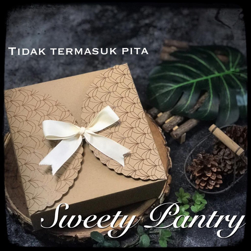

CB 202085 BT - dus/box kue packaging/kemasan cake Ukuran 20x20x8,5cm Brown Timbul