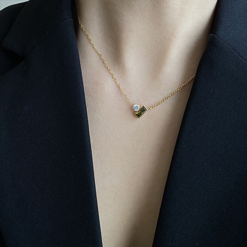 Olive Green Haoshi Pendant Necklace Titanium Steel Rantai Emas 18K Berkelas All-Match Rantai Pendek Perempuan