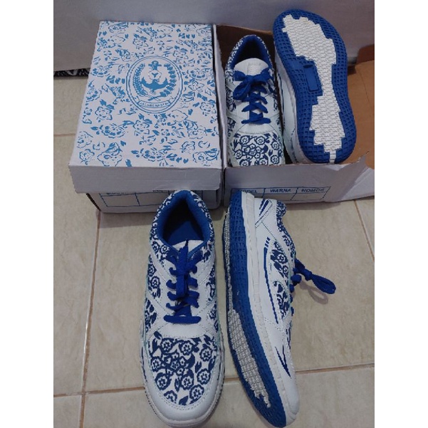 sepatu olahraga batik jalasenastri terbaru