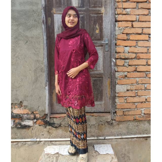 Baju kurung tulle bordir 3D marun