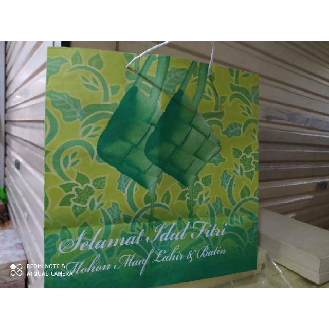 

Paper bag lebaran idul Fitri terlaris dan termurah isi 12pvs