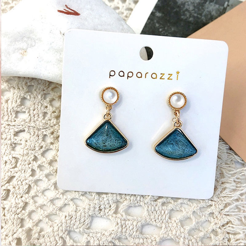 Anting Silver Needle Hias Liontin Opal Kristal Biru Bentuk Kipas Gaya Korea