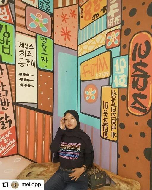 Tumbrl Tee EVERYONE DESERVES LOVE