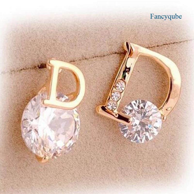 Anting Tusuk Gantung Asimetris Bentuk Huruf D Gaya Eropa / Amerika / sexy Berkilau Untuk Wanita