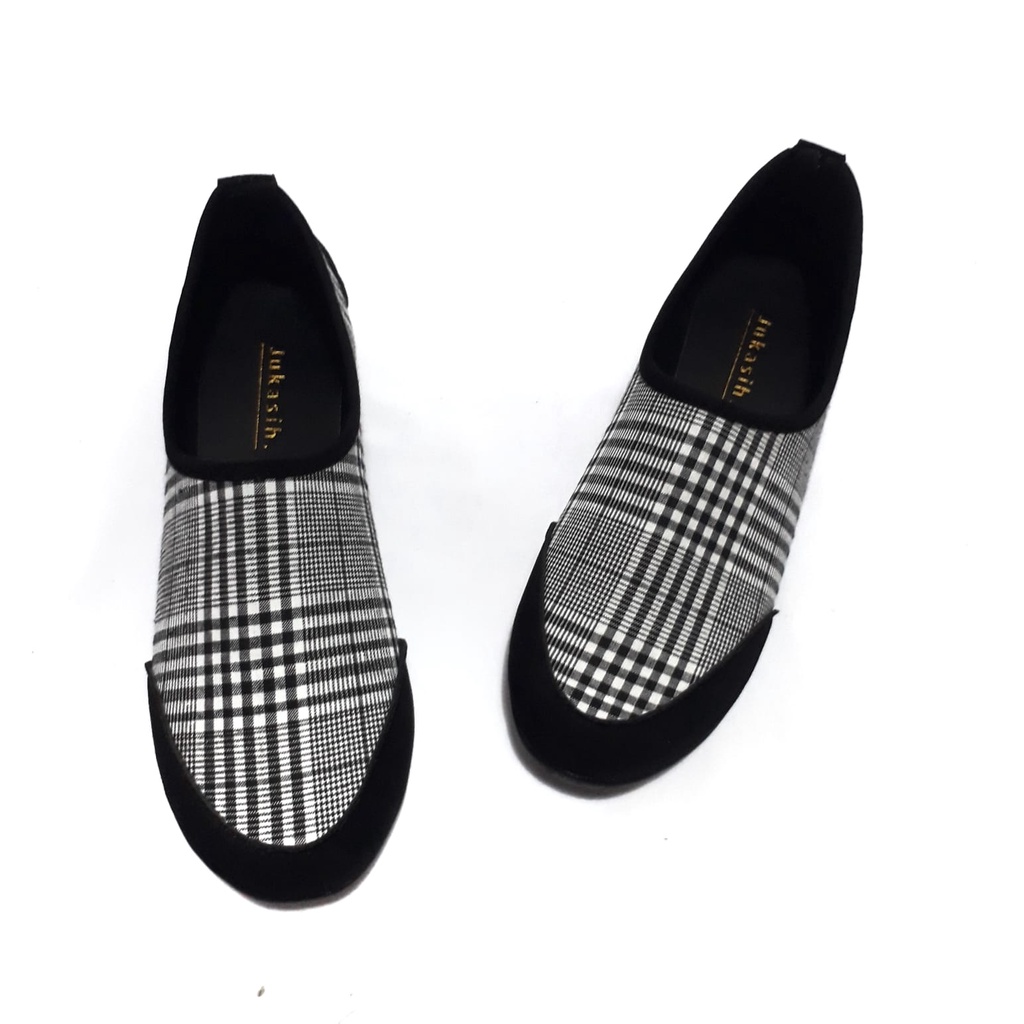 jukasih - sepatu slip on king aradea