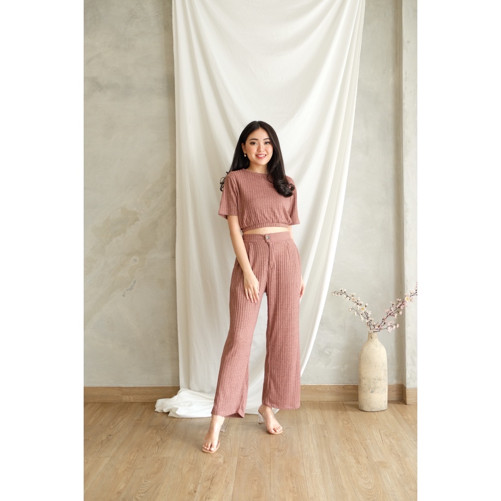 Farah Set - Setelan Wanita ( Jogger - Crop Top )